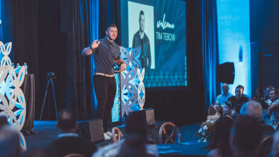 Time tebow presenting